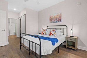 2 habitaciones, tabla de planchar con plancha, wifi y ropa de cama 