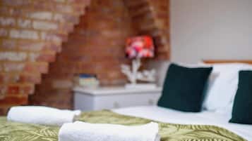 1 bedroom, iron/ironing board, travel cot, WiFi