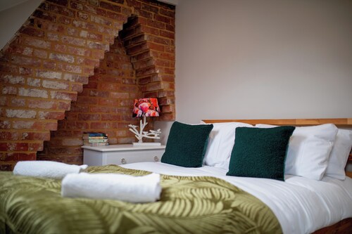 City View Apartment II - Salisbury. 1 bed in the centre of the Medieval City