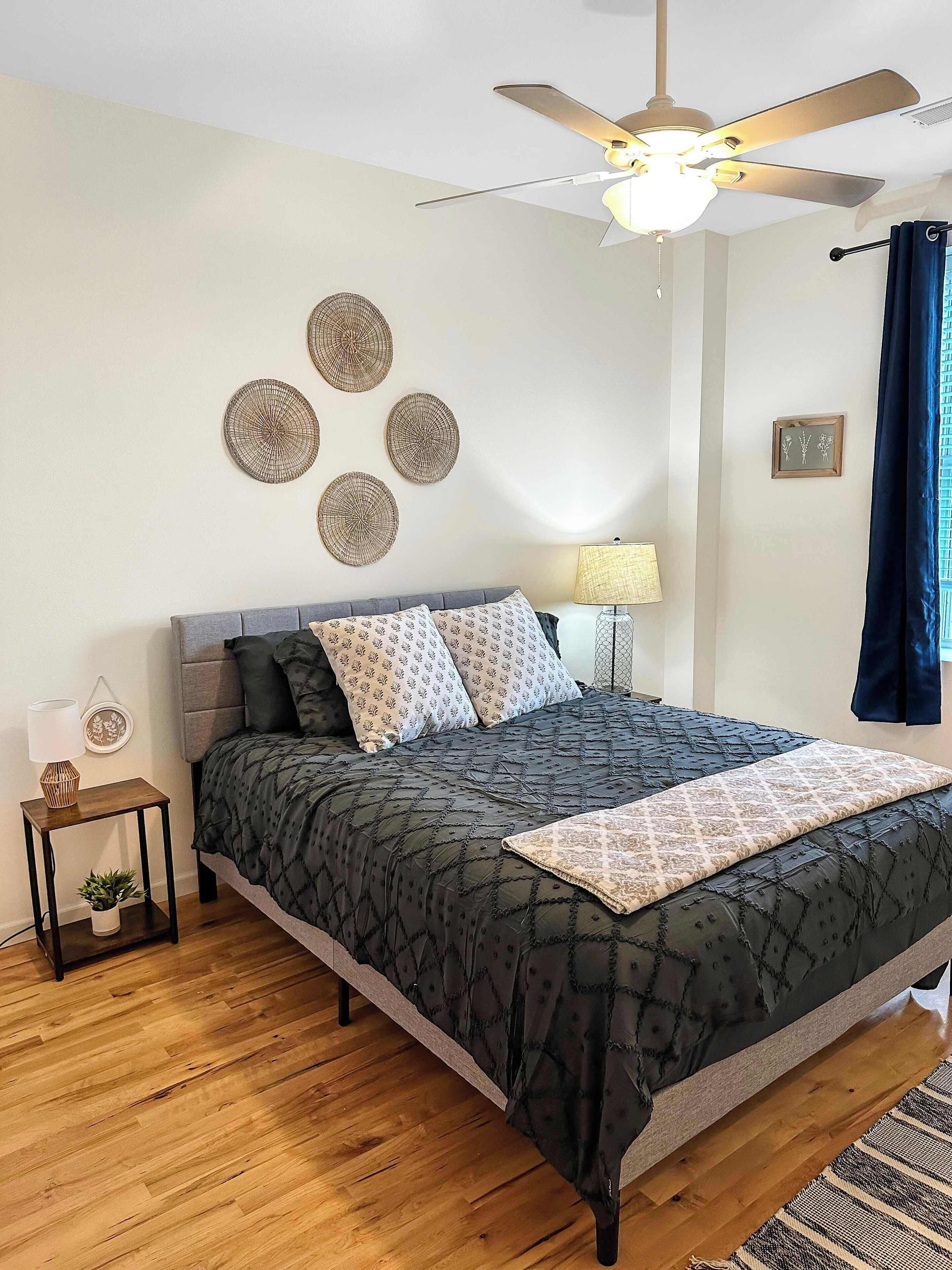 2 habitaciones, escritorio, tabla de planchar con plancha y wifi 