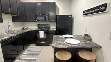 KylskÄp, mikrovÄgsugn, ugn och spishÀll