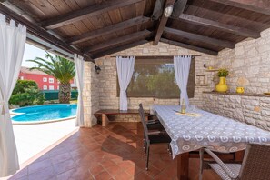 Villa | Outdoor dining - Villa Beauty With Private Pool (Medulin)