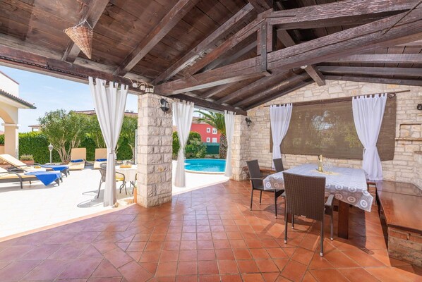 Villa | Restaurang utomhus