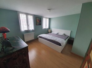 5 bedrooms, iron/ironing board, travel cot, WiFi