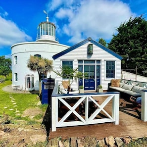 Outdoor dining - The West Usk Lighthouse Lightkeepers Lod (Newport)