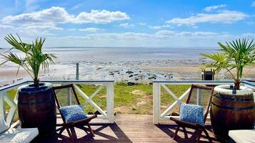 Loft, 1 Bedroom, Smoking, Patio | Property grounds