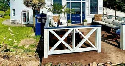 The West Usk Lighthouse Lightkeepers Lod