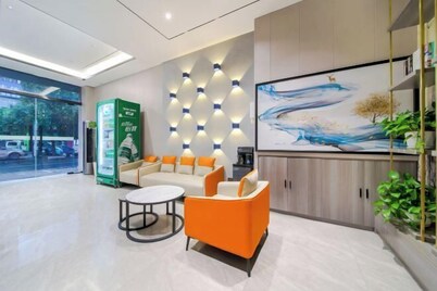 7Days Inn Hotel (Zhoukou Wuyi Square City Central Hospital)