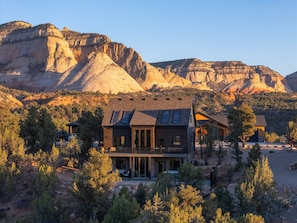 Exterior - Sunset Pointe| Modern Comfort| Epic Views| Zion (Orderville)