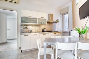 Classic Apartment, City View | Private kitchen