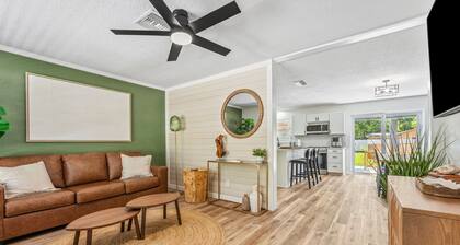 Charming 3Bed House in Crystal River, 5 min to Boat ramp Sleeps 8