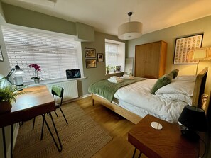 1 bedroom, desk, iron/ironing board, WiFi