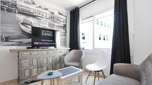 Apartment | Living area - Beachfront Apartment for 6 Persons in Roses (Roses)