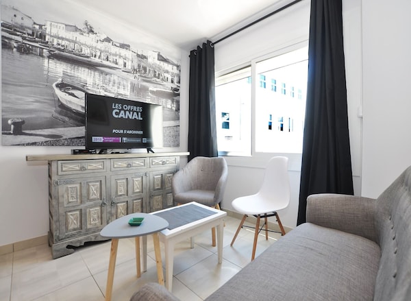Beachfront Apartment For 6 Persons In Roses - Roses