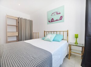 3 habitaciones y tabla de planchar con plancha 