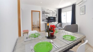 Apartment | Dining - Beachfront Apartment for 6 Persons in Roses (Roses)