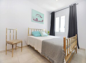 3 habitaciones y tabla de planchar con plancha 
