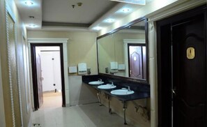 Bathroom - Xinxiang Jinghua Tropical Mineral Spring Health Garden (Xinxiang County)