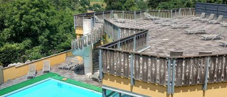 Sisäuima-allas, ulkouima-allas