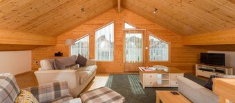 Lodge in Caldecott Hall With Private Hot Tub