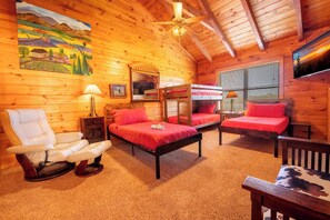 3 bedrooms, desk, iron/ironing board, free WiFi