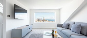 Central located 4 bed house, sleeps 8, sea view, close to beach, secure parking