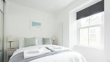 4 bedrooms, iron/ironing board, free WiFi, bed sheets