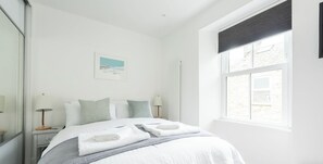 4 bedrooms, iron/ironing board, free WiFi, bed sheets - Centrally located 4 bedroom house, sea views of St Ives, close to beaches & town (St Ives)