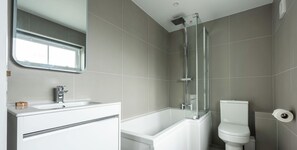 Shower, hair dryer, towels, soap - Centrally located 4 bedroom house, sea views of St Ives, close to beaches & town (St Ives)