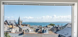 Interior - Centrally located 4 bedroom house, sea views of St Ives, close to beaches & town (St Ives)