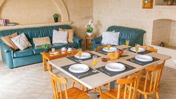 Villa | Dining