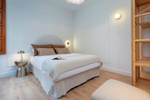 2 chambres, fer et planche à repasser, Wi-Fi, draps fournis