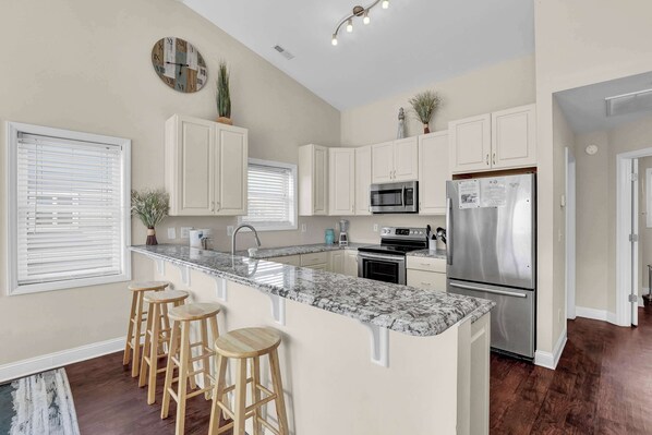 Fridge, microwave, stovetop, dishwasher