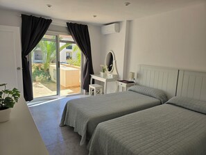 1 bedroom, iron/ironing board, travel crib, WiFi - Bellaluz La Manga Club, spacious 1 Bed Garden Apartment terraces to front & rear (Cartagena)