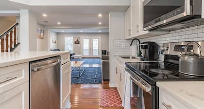 District Townhome | Two Free Parkings by DCottage