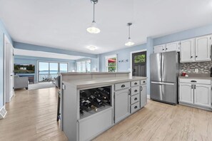 Fridge, microwave, oven, stovetop - LakeHaus Vibes + Hot Tub (Traverse City)