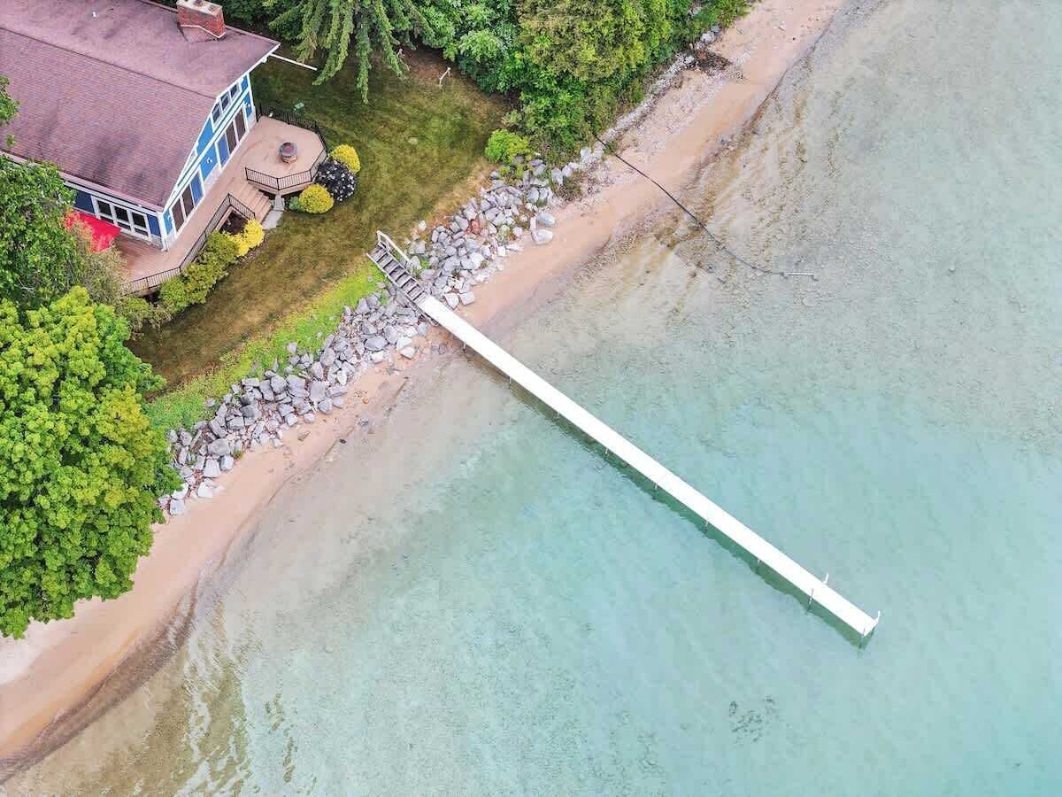 Una spiaggia nelle vicinanze