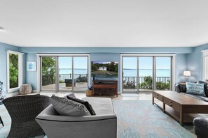 Fernseher, Kamin, Arbeitsbereiche