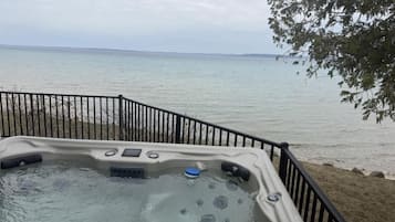 Tina de hidromasaje al aire libre