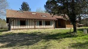 Exterior - Villa Le Charles with swimming pool ideal for large families and groups (Lit-et-Mixe)