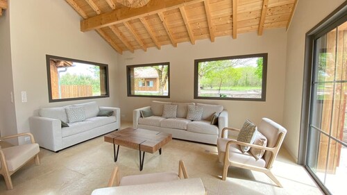 Villa Le Charles with swimming pool ideal for large families and groups