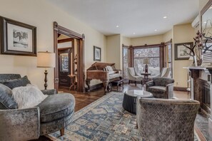 Interior - Victorian Under the Gondola: Main House (Steamboat Springs)