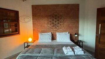 Chalet Sibipiruna | 1 bedroom, premium bedding, individually decorated