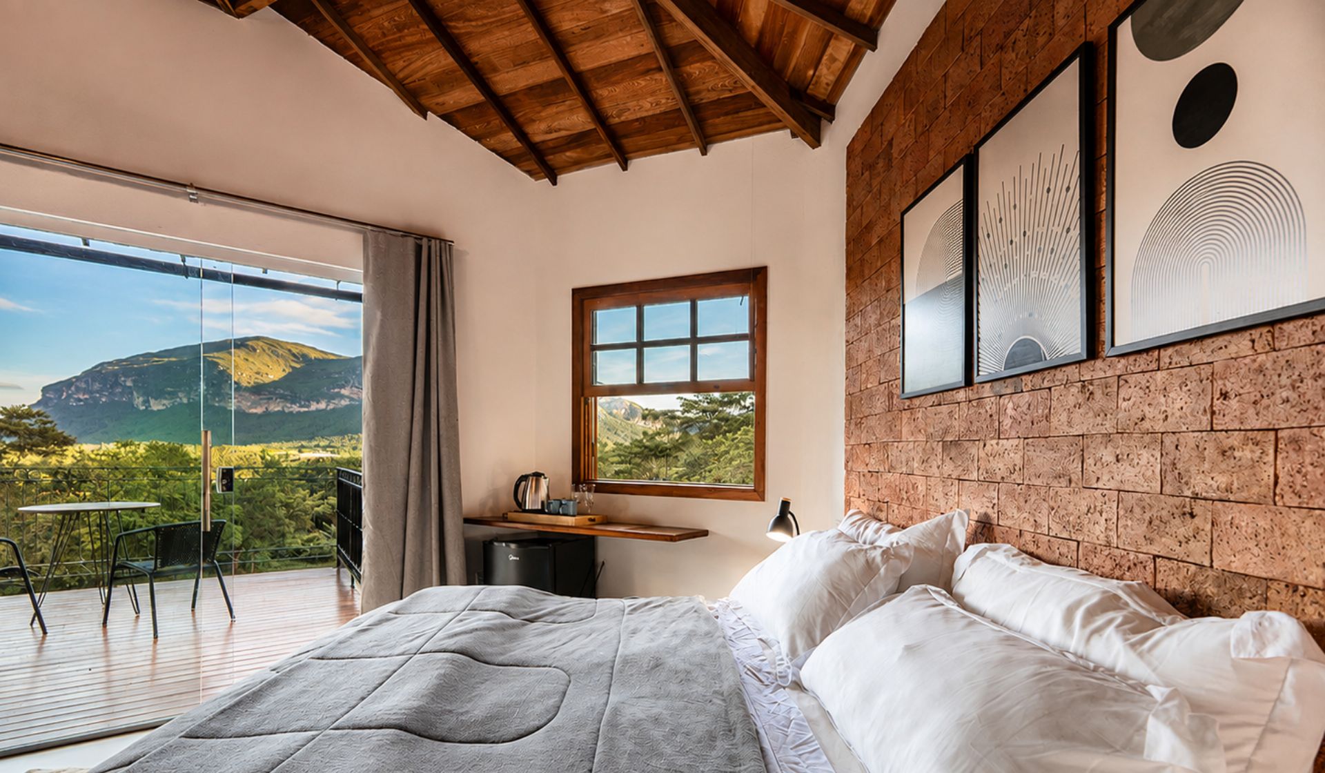 Chalé Sibipiruna - Pousada Terra de Gigantes - Chapada Diamantina | 1 bedroom, premium bedding, free WiFi, individually decorated