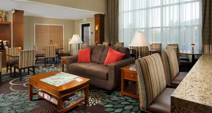 Free Breakfast. Outdoor Pool. Near BWI Airport. | Staybridge King Suite