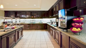 Dining - Free Breakfast | 1.5 Miles from Orlando International Airport + 25 Minutes to Disney World (Orlando)