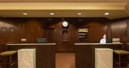 Free Breakfast | 1.5 Miles from Orlando International Airport + 25 Minutes to Disney World