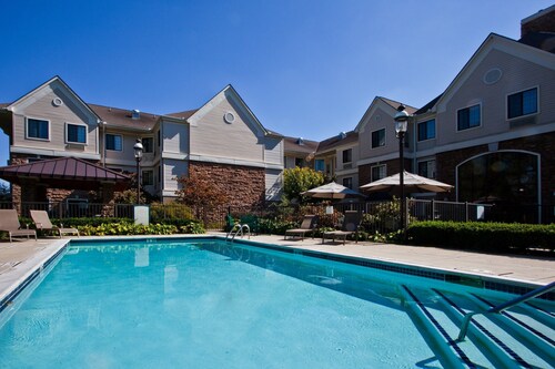 King Suite | Free Daily Breakfast, 24h Business Center + Seasonal Pool