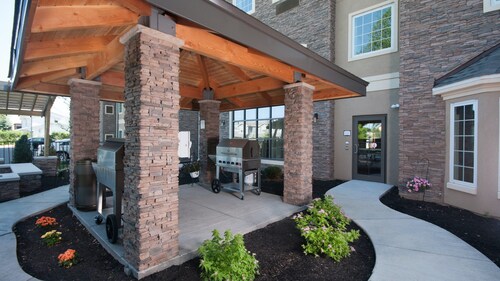 Equipped Suite | Free Daily Breakfast, Pool Access + Gym Access