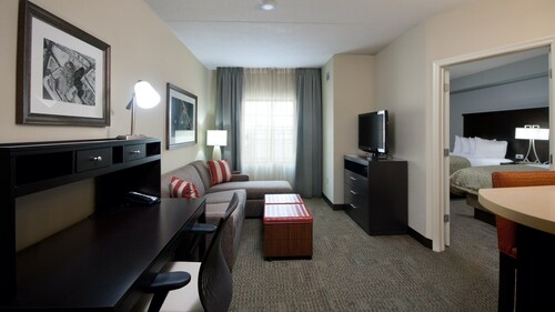 1BR Suite w/ 2 Dbl Beds | Free Breakfast & Pool